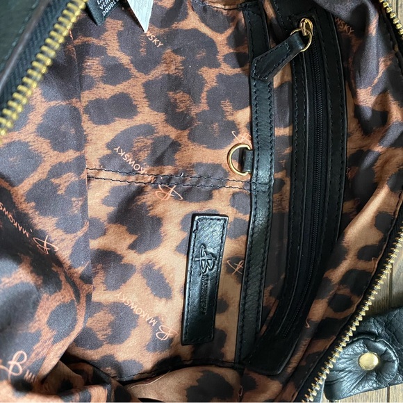 B Makowsky  Elegant Black Leather Tote Bag - Picture 11 of 13